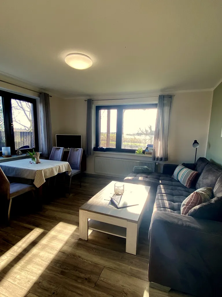 Helles Wohnzimmer der Ferienwohnung Eulennest